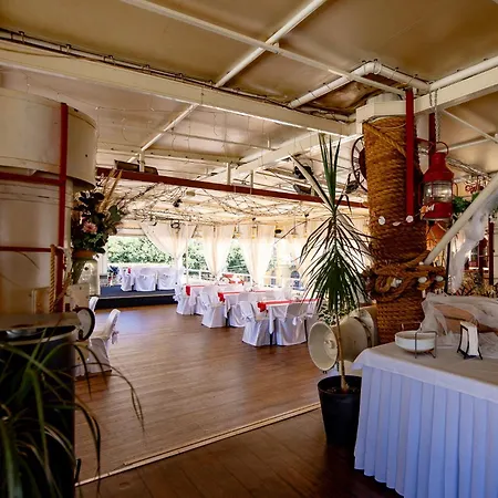 Botel Marina-2